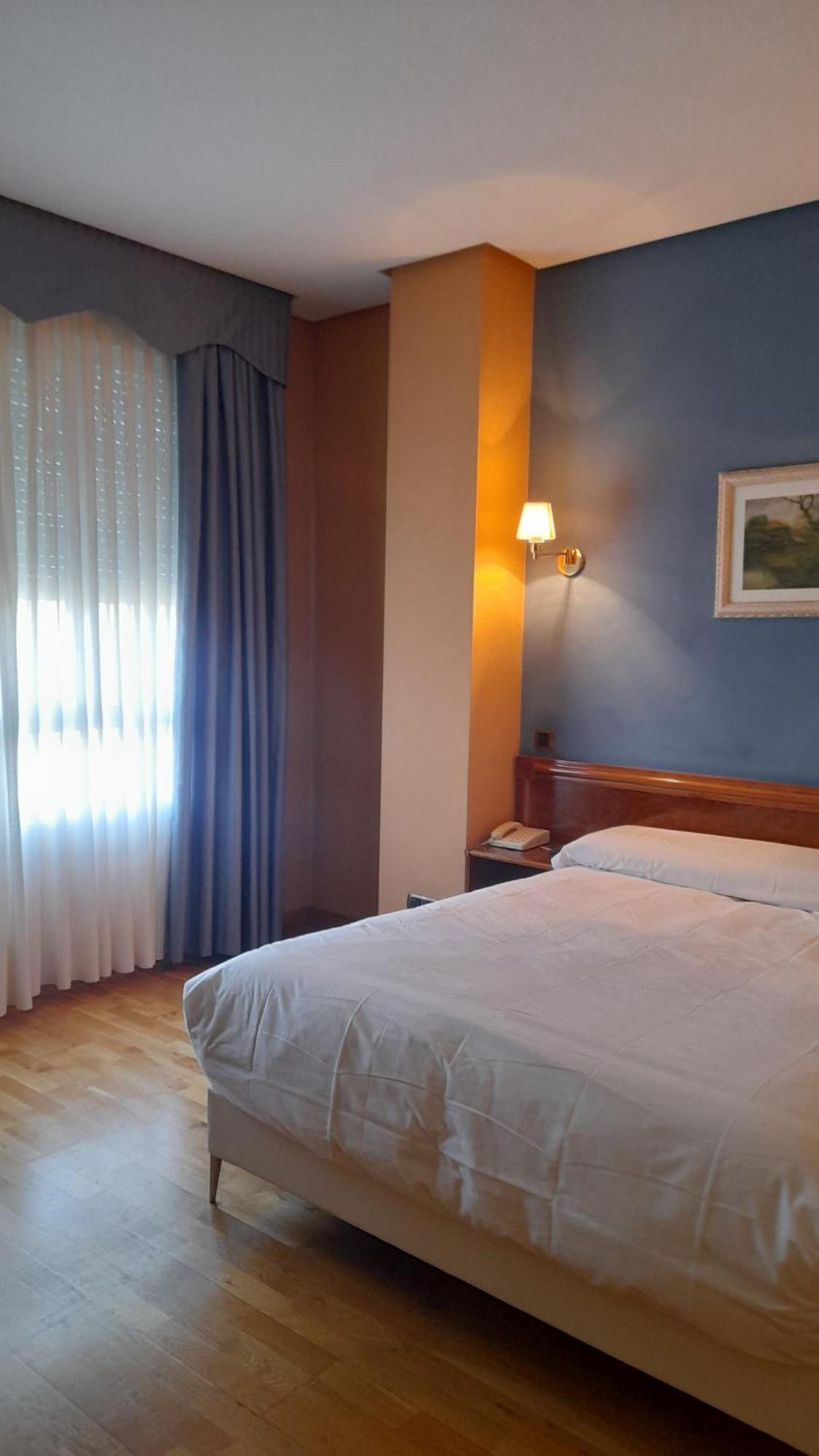 Hotel Las Moreras León Extérieur photo